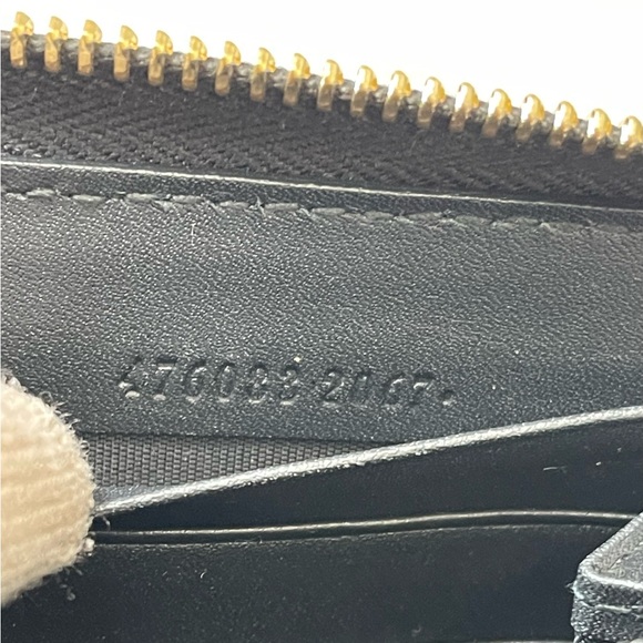 Gucci Sylvie black zippy aroun wallet - Picture 3 of 16